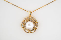 Rosette pearl necklace