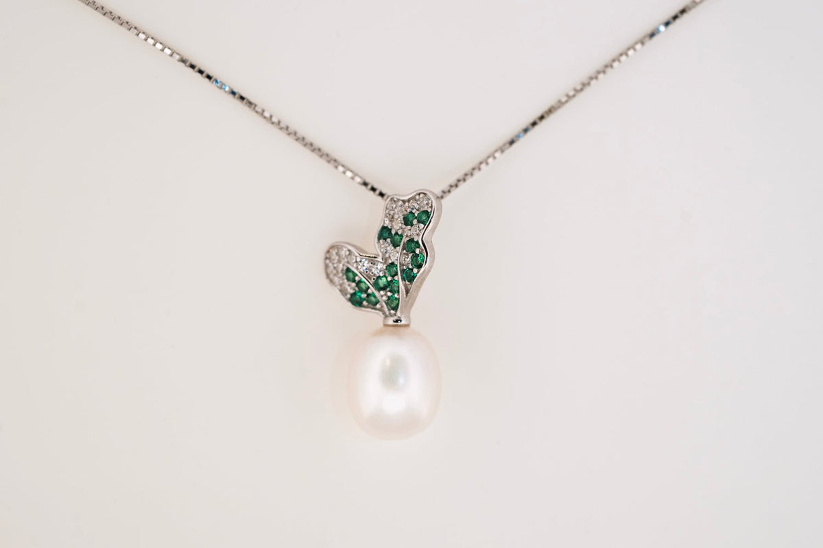 Elenya Pearl necklace
