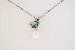 Elenya Pearl necklace