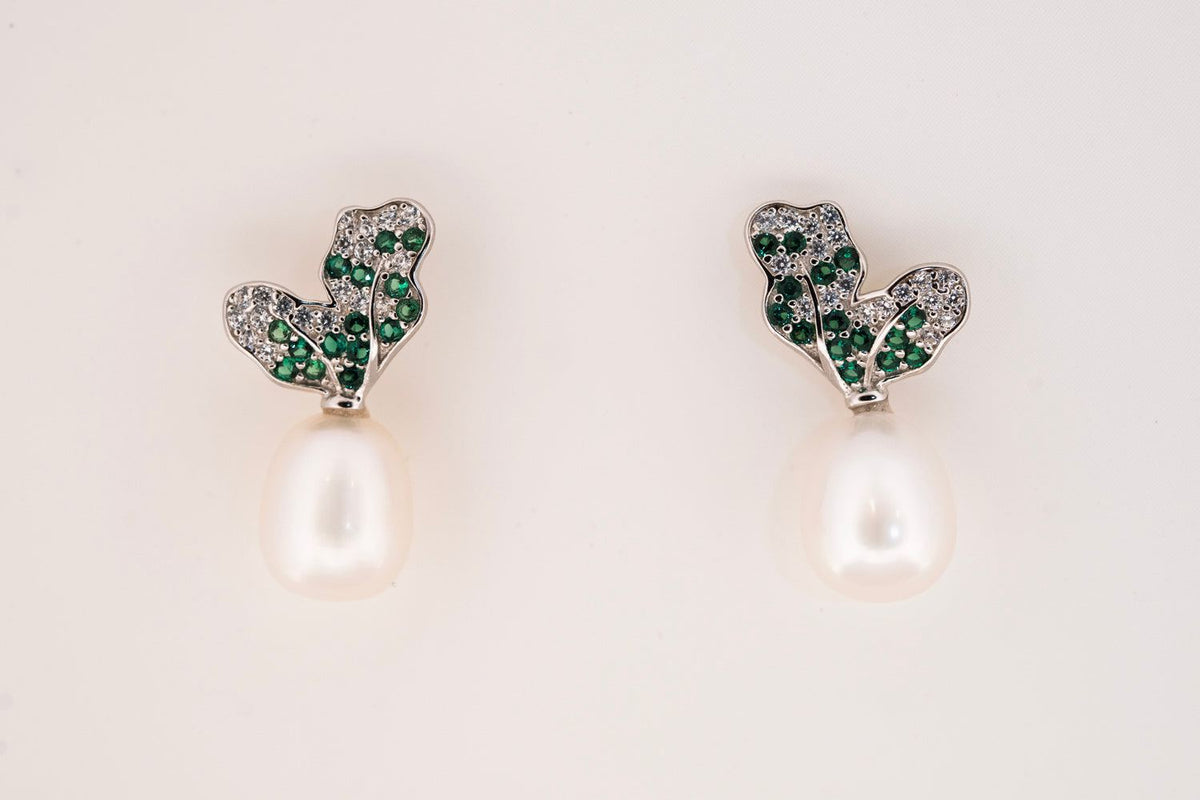 Elenya pearl earrings