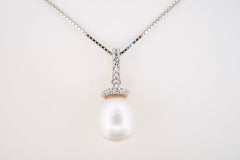 Lumina Pearl necklace