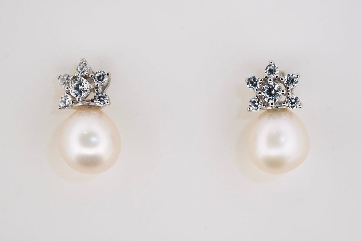 Stellara Pearl Earrings