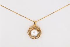Rosette pearl necklace