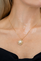 Rosette pearl necklace