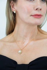 Rosette pearl necklace