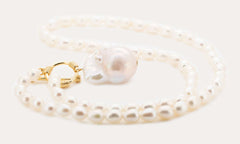 La Perla Blanca 
Baroque Pearl Necklace