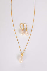 Droplet Chic jewelry set with freshwater pearl drop necklace and matching earrings in 18K gold plated sterling silver