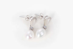 Close-up of Victorious Pearl Vogue earrings featuring freshwater pearls