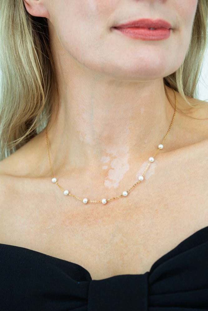 Pearlisma Signature 4–5 mm freshwater pearl choker laid flat with sterling silver and 18K gold plated clasp