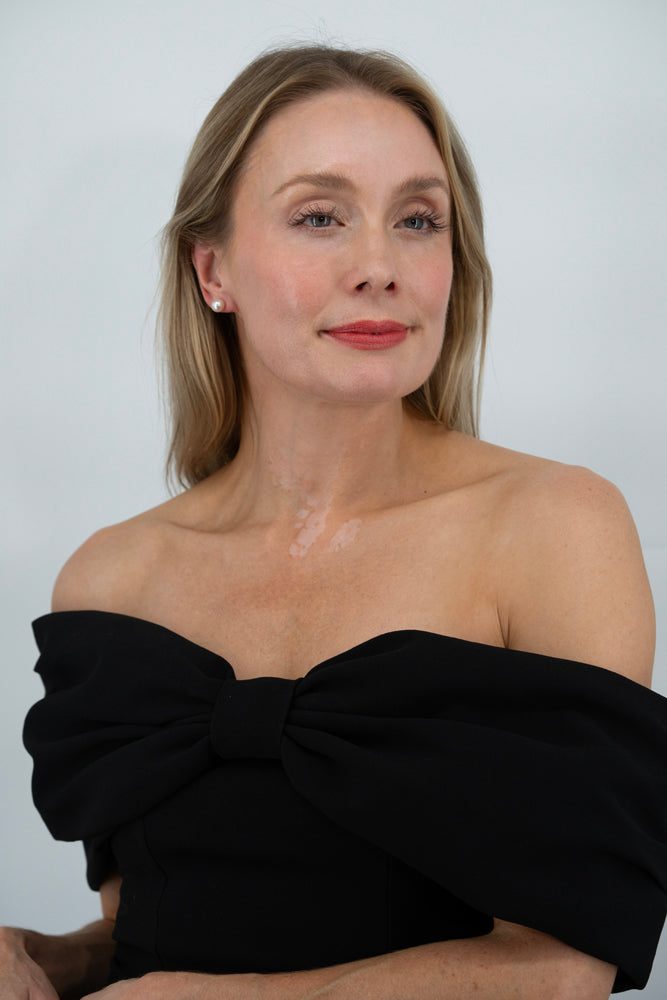 Timeless pearl stud earrings with 18K gold in Moonlight Serenade collection