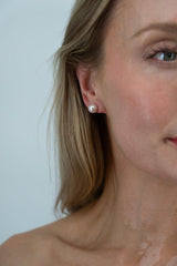 Timeless pearl stud earrings with 18K gold in Moonlight Serenade collection