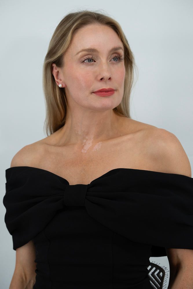 Timeless pearl stud earrings with 18K gold in Moonlight Serenade collection