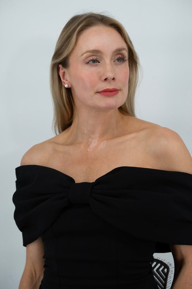 Timeless pearl stud earrings with 18K gold in Moonlight Serenade collection