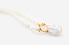 La Perla Blanca 
Baroque Pearl Necklace