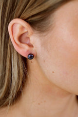 Freshwater pearl Majesty Drops in white and gold, minimalist stud style