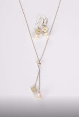 Lucky Bloom Pearl Set with freshwater pearl necklace and floral 18K gold-plated design
