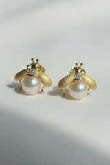 Bee of The Pearl Garden Earrings