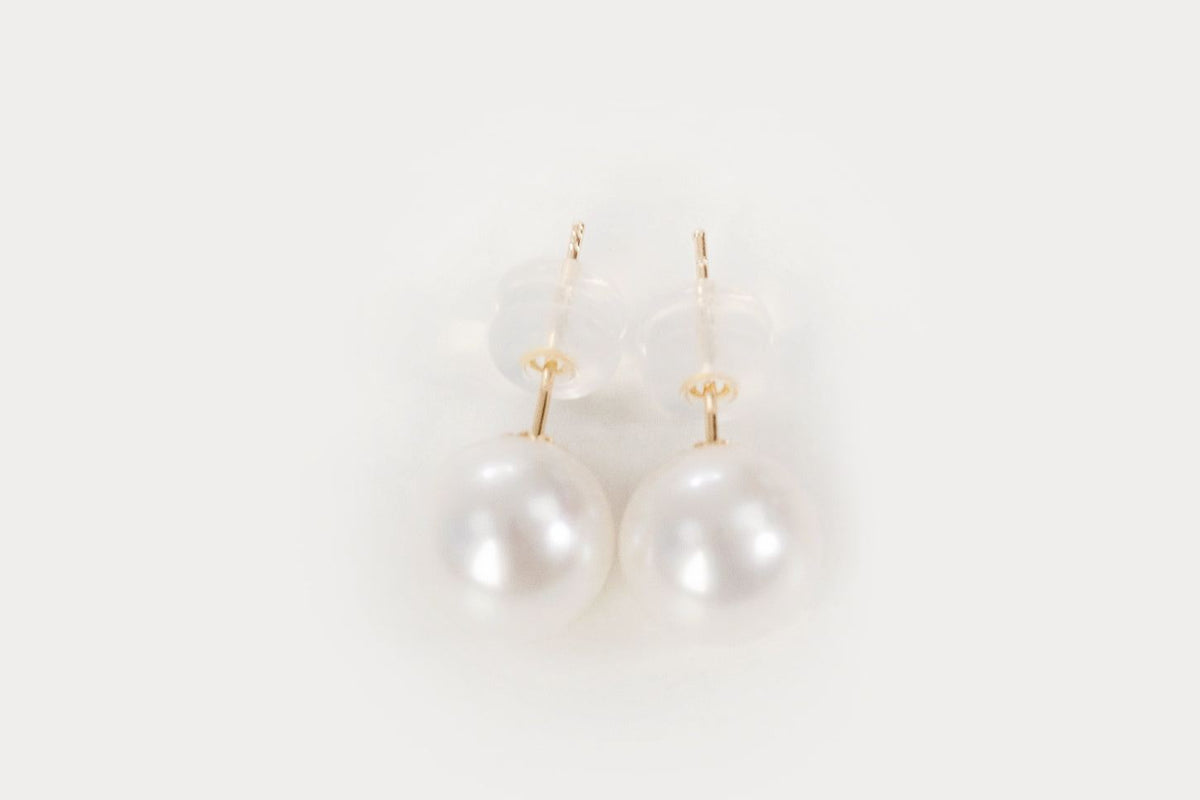 Elegant 7mm freshwater pearl stud earrings set in 18K gold