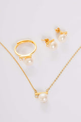the lumiere pearl jewelry set on white background