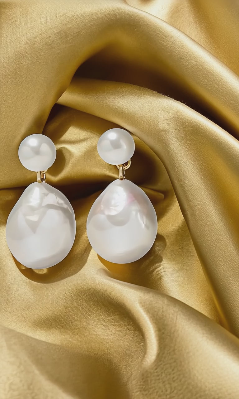 The Classic Pearl Earrings
